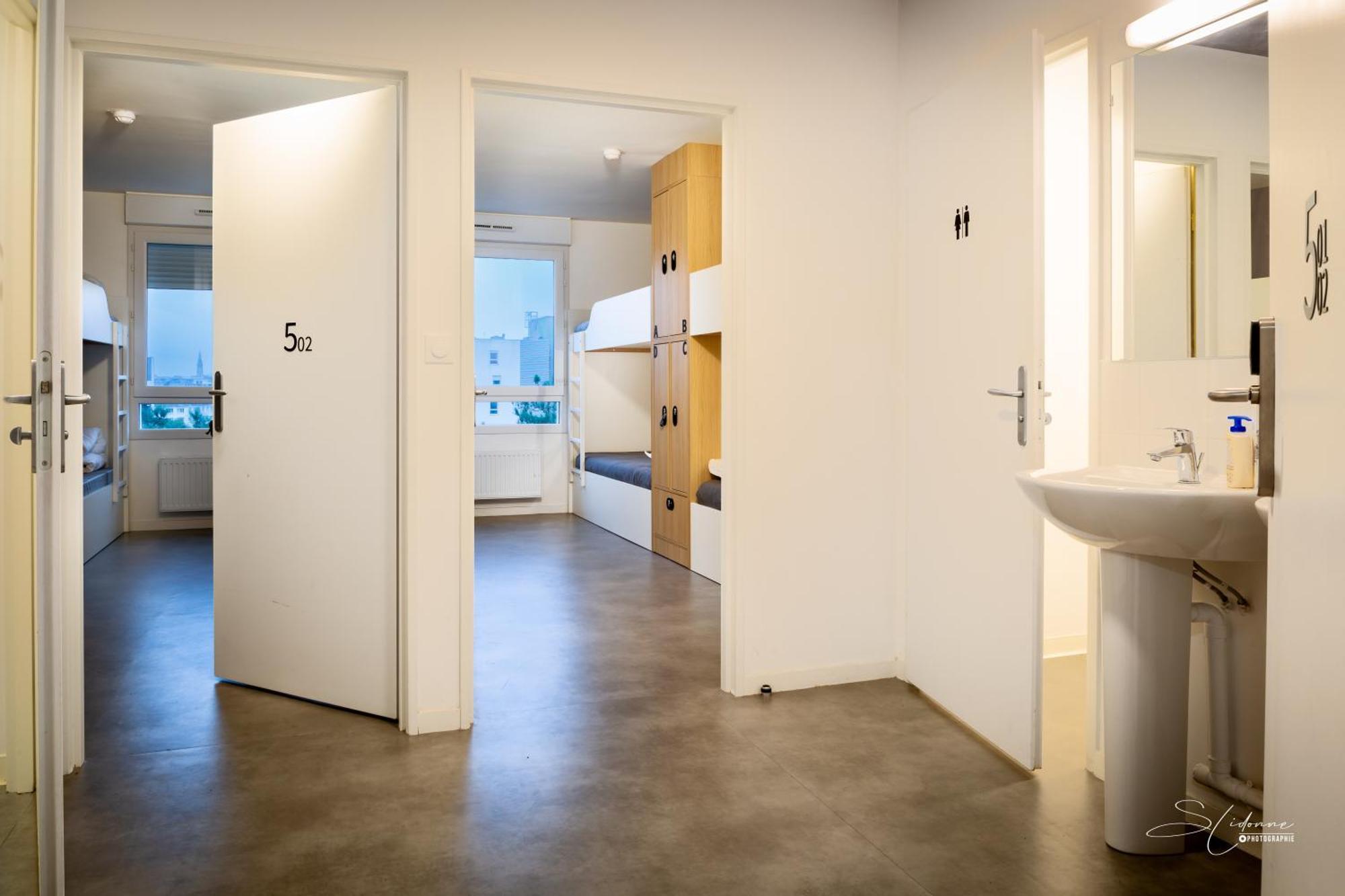 Cis Le Spot Hostel *